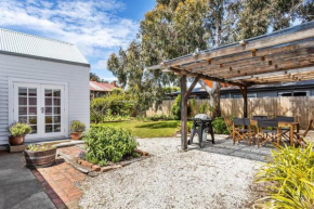 'Balmoral Cottage' A Kingston Beach Escape